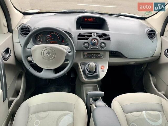 Черный Рено Кенгу, объемом двигателя 1.6 л и пробегом 170 тыс. км за 7900 $, фото 7 на Automoto.ua