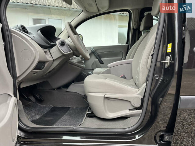 Черный Рено Кенгу, объемом двигателя 1.6 л и пробегом 202 тыс. км за 7800 $, фото 54 на Automoto.ua