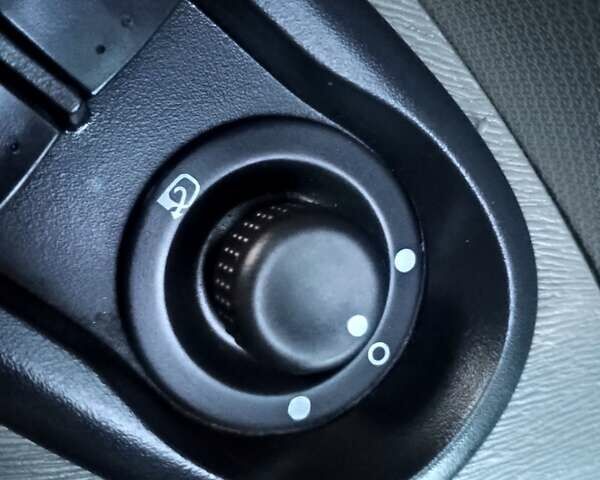 Рено Кєнгу 2010 у Вінниці на Automoto.ua Чорний Рено Кєнгу, об'ємом двигуна 1.6 л та пробігом 227 тис. км за 7850 $, фото 17 на Automoto.ua