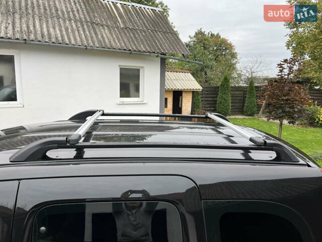 Черный Рено Кенгу, объемом двигателя 1.6 л и пробегом 202 тыс. км за 7800 $, фото 52 на Automoto.ua