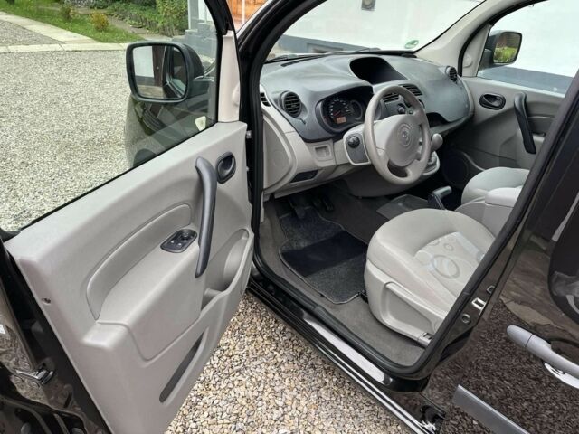 Черный Рено Кенгу, объемом двигателя 0 л и пробегом 203 тыс. км за 7750 $, фото 4 на Automoto.ua