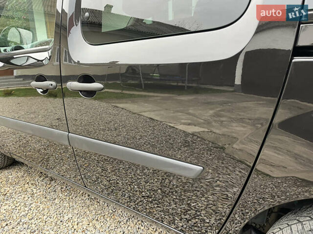 Черный Рено Кенгу, объемом двигателя 1.6 л и пробегом 202 тыс. км за 7800 $, фото 43 на Automoto.ua