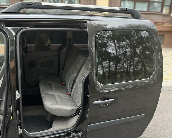 Черный Рено Кенгу, объемом двигателя 1.6 л и пробегом 249 тыс. км за 7900 $, фото 6 на Automoto.ua