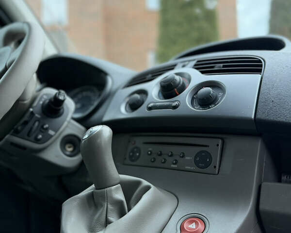 Чорний Рено Кєнгу, об'ємом двигуна 1.6 л та пробігом 233 тис. км за 7300 $, фото 33 на Automoto.ua