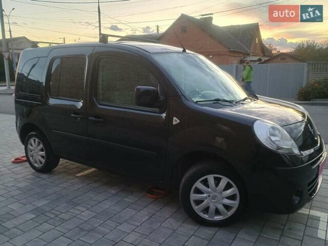 Рено Кєнгу 2010 у Вінниці на Automoto.ua Чорний Рено Кєнгу, об'ємом двигуна 1.6 л та пробігом 227 тис. км за 7850 $, фото 3 на Automoto.ua