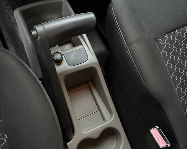 Черный Рено Кенгу, объемом двигателя 1.5 л и пробегом 138 тыс. км за 8500 $, фото 19 на Automoto.ua