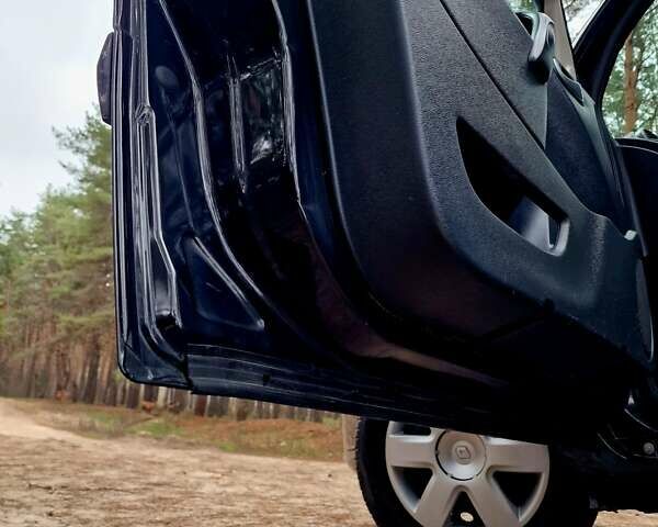 Черный Рено Кенгу, объемом двигателя 1.6 л и пробегом 229 тыс. км за 7900 $, фото 22 на Automoto.ua