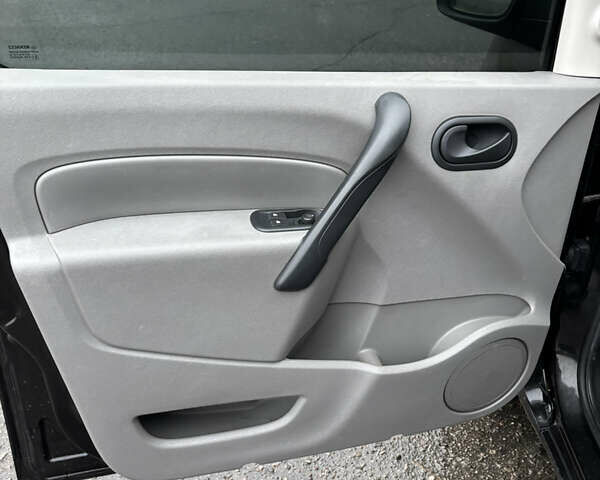 Черный Рено Кенгу, объемом двигателя 1.5 л и пробегом 138 тыс. км за 8500 $, фото 13 на Automoto.ua