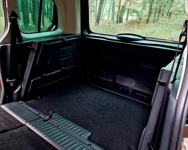 Черный Рено Кенгу, объемом двигателя 1.6 л и пробегом 229 тыс. км за 7900 $, фото 120 на Automoto.ua