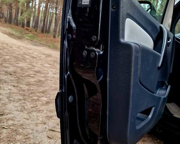 Черный Рено Кенгу, объемом двигателя 1.6 л и пробегом 229 тыс. км за 7900 $, фото 44 на Automoto.ua