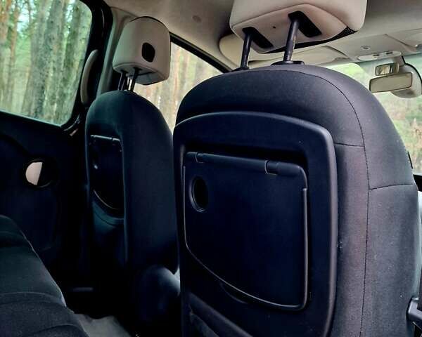 Черный Рено Кенгу, объемом двигателя 1.6 л и пробегом 229 тыс. км за 7900 $, фото 89 на Automoto.ua