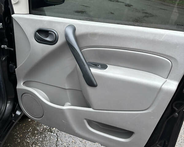 Черный Рено Кенгу, объемом двигателя 1.5 л и пробегом 138 тыс. км за 8500 $, фото 30 на Automoto.ua