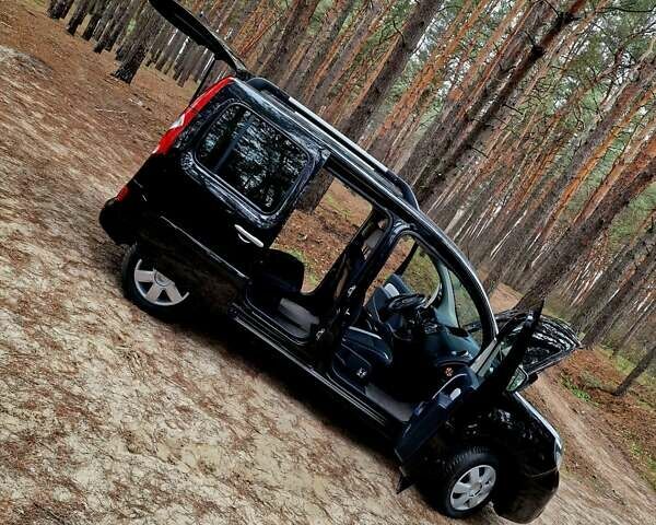 Черный Рено Кенгу, объемом двигателя 1.6 л и пробегом 229 тыс. км за 7900 $, фото 134 на Automoto.ua