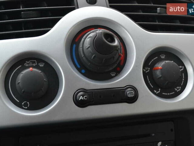 Чорний Рено Кєнгу, об'ємом двигуна 1.6 л та пробігом 170 тис. км за 8450 $, фото 36 на Automoto.ua