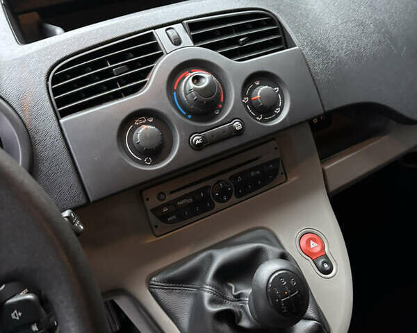 Черный Рено Кенгу, объемом двигателя 1.5 л и пробегом 138 тыс. км за 8500 $, фото 18 на Automoto.ua