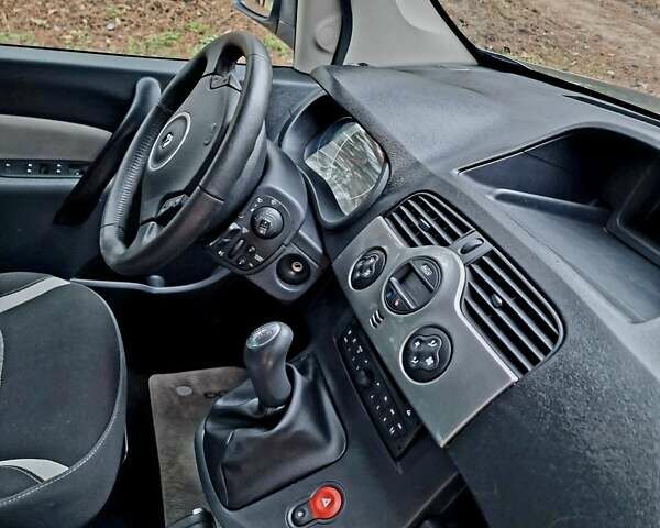 Черный Рено Кенгу, объемом двигателя 1.6 л и пробегом 229 тыс. км за 7900 $, фото 111 на Automoto.ua