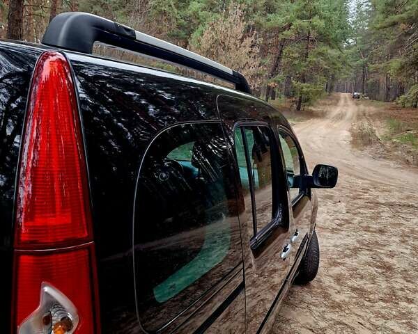 Черный Рено Кенгу, объемом двигателя 1.6 л и пробегом 229 тыс. км за 8000 $, фото 38 на Automoto.ua