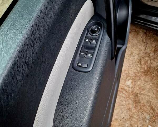 Черный Рено Кенгу, объемом двигателя 1.6 л и пробегом 229 тыс. км за 7900 $, фото 43 на Automoto.ua