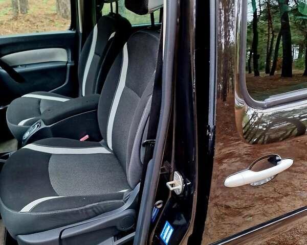 Черный Рено Кенгу, объемом двигателя 1.6 л и пробегом 229 тыс. км за 7900 $, фото 45 на Automoto.ua