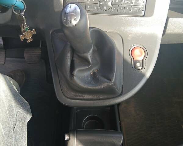 Черный Рено Кенгу, объемом двигателя 1.5 л и пробегом 240 тыс. км за 7600 $, фото 6 на Automoto.ua