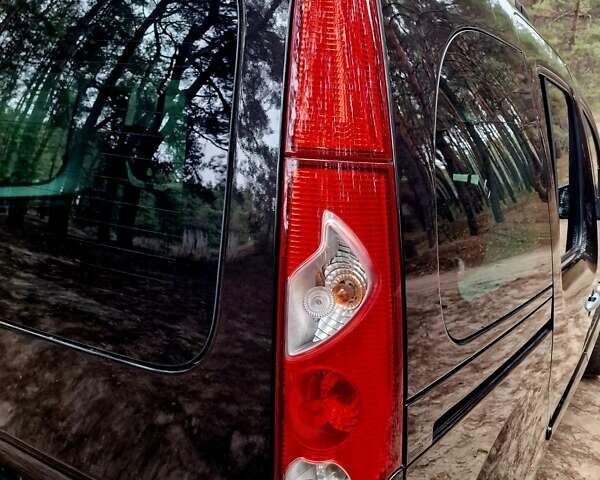 Черный Рено Кенгу, объемом двигателя 1.6 л и пробегом 229 тыс. км за 7900 $, фото 35 на Automoto.ua