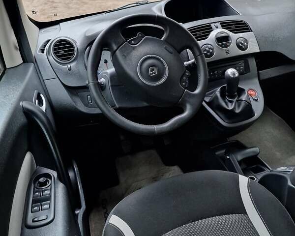 Черный Рено Кенгу, объемом двигателя 1.6 л и пробегом 229 тыс. км за 7900 $, фото 77 на Automoto.ua