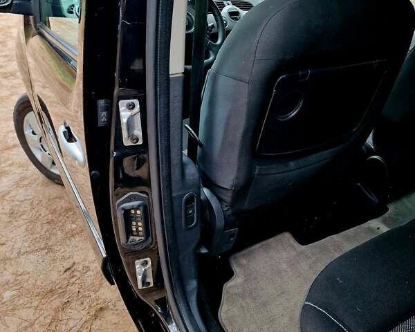 Черный Рено Кенгу, объемом двигателя 1.6 л и пробегом 229 тыс. км за 7900 $, фото 67 на Automoto.ua