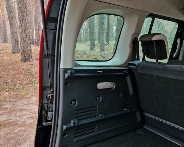 Черный Рено Кенгу, объемом двигателя 1.6 л и пробегом 229 тыс. км за 7900 $, фото 80 на Automoto.ua