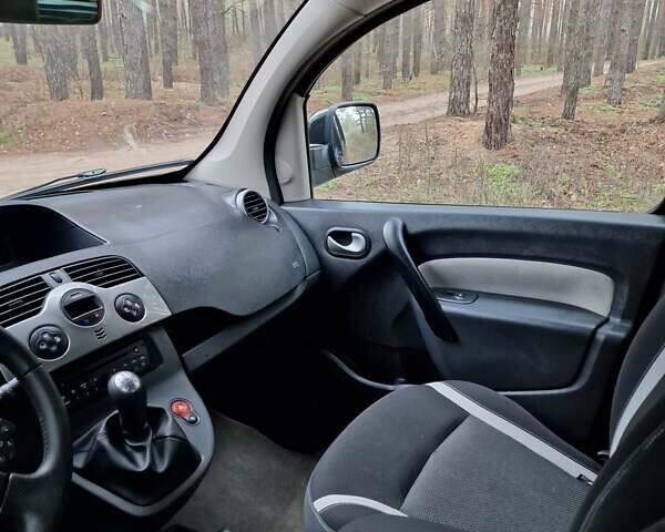 Черный Рено Кенгу, объемом двигателя 1.6 л и пробегом 229 тыс. км за 8000 $, фото 78 на Automoto.ua