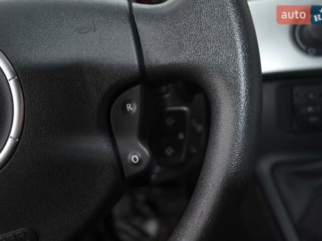 Чорний Рено Кєнгу, об'ємом двигуна 1.6 л та пробігом 170 тис. км за 8450 $, фото 32 на Automoto.ua