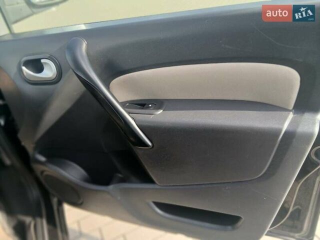 Черный Рено Кенгу, объемом двигателя 1.5 л и пробегом 240 тыс. км за 7600 $, фото 5 на Automoto.ua