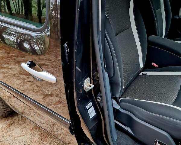 Черный Рено Кенгу, объемом двигателя 1.6 л и пробегом 229 тыс. км за 7900 $, фото 100 на Automoto.ua