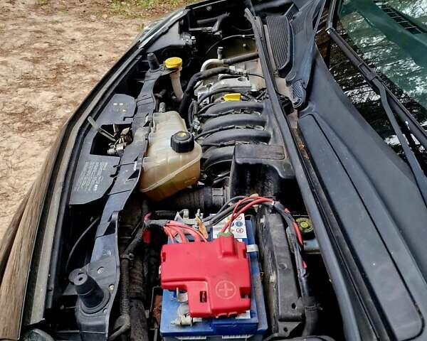 Черный Рено Кенгу, объемом двигателя 1.6 л и пробегом 229 тыс. км за 7900 $, фото 125 на Automoto.ua