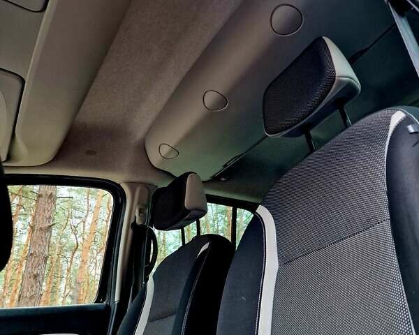 Черный Рено Кенгу, объемом двигателя 1.6 л и пробегом 229 тыс. км за 7900 $, фото 53 на Automoto.ua