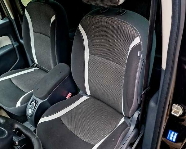 Черный Рено Кенгу, объемом двигателя 1.6 л и пробегом 229 тыс. км за 8000 $, фото 48 на Automoto.ua