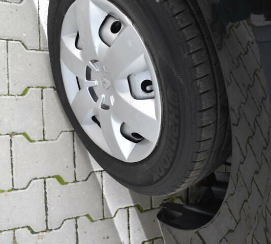 Чорний Рено Кєнгу, об'ємом двигуна 1.6 л та пробігом 170 тис. км за 8450 $, фото 5 на Automoto.ua