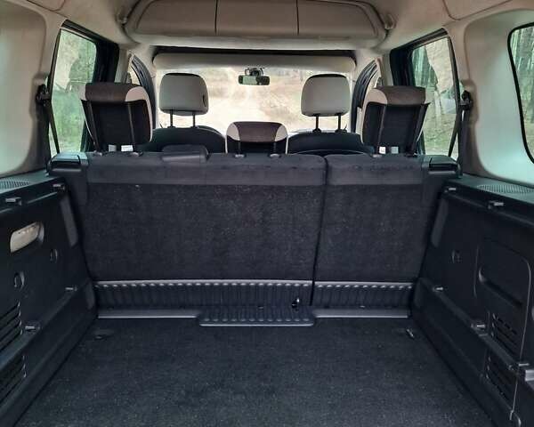 Черный Рено Кенгу, объемом двигателя 1.6 л и пробегом 229 тыс. км за 7900 $, фото 82 на Automoto.ua