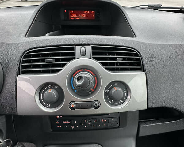 Чорний Рено Кєнгу, об'ємом двигуна 1.6 л та пробігом 212 тис. км за 8599 $, фото 11 на Automoto.ua