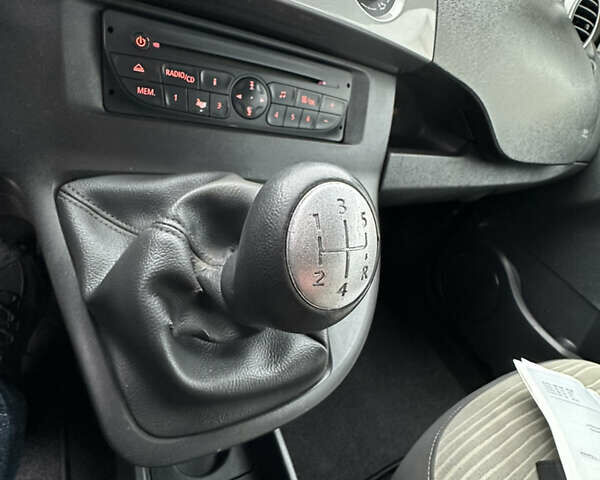 Чорний Рено Кєнгу, об'ємом двигуна 1.6 л та пробігом 212 тис. км за 8599 $, фото 12 на Automoto.ua