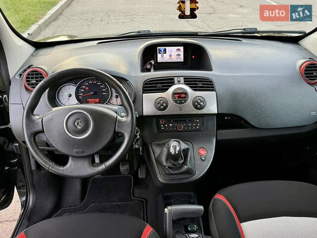 Черный Рено Кенгу, объемом двигателя 1.6 л и пробегом 178 тыс. км за 8750 $, фото 8 на Automoto.ua