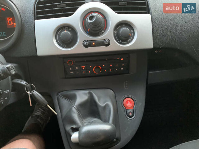 Черный Рено Кенгу, объемом двигателя 0 л и пробегом 103 тыс. км за 8200 $, фото 49 на Automoto.ua