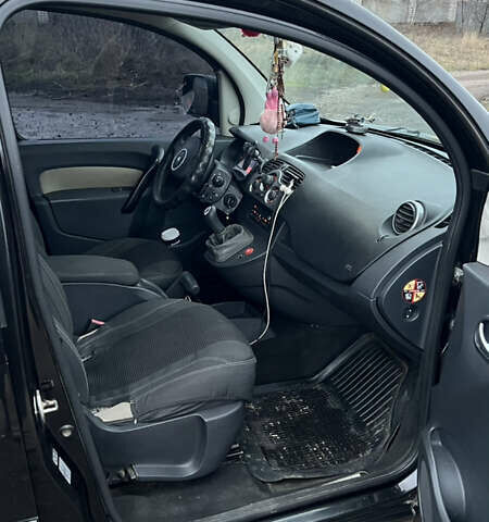 Черный Рено Кенгу, объемом двигателя 1.5 л и пробегом 324 тыс. км за 8500 $, фото 6 на Automoto.ua