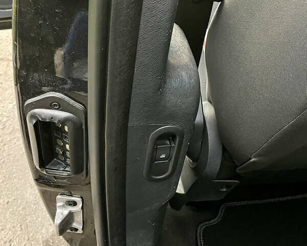 Черный Рено Кенгу, объемом двигателя 1.6 л и пробегом 178 тыс. км за 8750 $, фото 9 на Automoto.ua