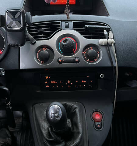 Черный Рено Кенгу, объемом двигателя 1.5 л и пробегом 324 тыс. км за 8500 $, фото 11 на Automoto.ua