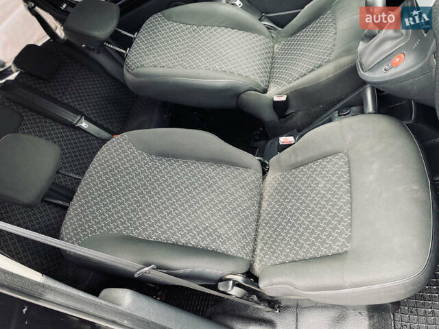 Черный Рено Кенгу, объемом двигателя 0 л и пробегом 152 тыс. км за 7900 $, фото 23 на Automoto.ua