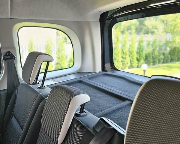 Рено Кєнгу 2013 у Дубно на Automoto.ua Чорний Рено Кєнгу, об'ємом двигуна 1.5 л та пробігом 234 тис. км за 10500 $, фото 30 на Automoto.ua