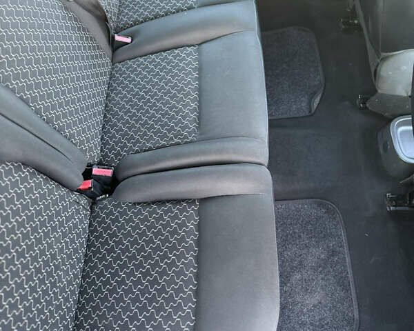 Черный Рено Кенгу, объемом двигателя 1.6 л и пробегом 225 тыс. км за 7800 $, фото 36 на Automoto.ua