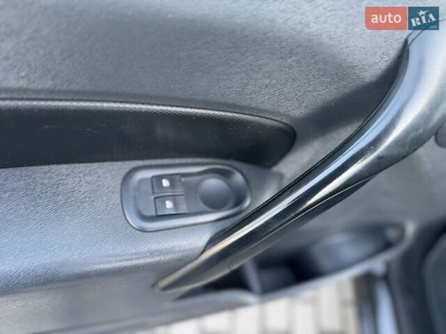 Черный Рено Кенгу, объемом двигателя 1.6 л и пробегом 225 тыс. км за 7800 $, фото 24 на Automoto.ua