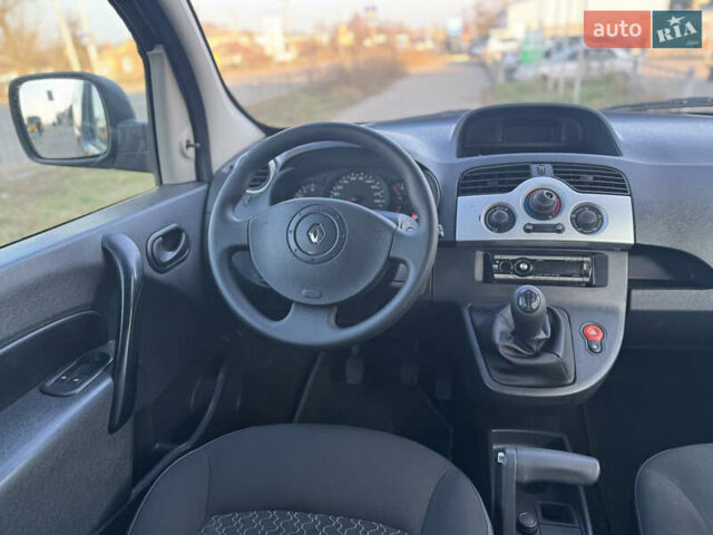 Черный Рено Кенгу, объемом двигателя 1.6 л и пробегом 225 тыс. км за 7800 $, фото 41 на Automoto.ua