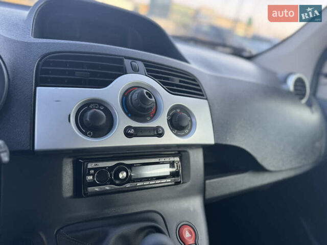 Черный Рено Кенгу, объемом двигателя 1.6 л и пробегом 225 тыс. км за 7800 $, фото 31 на Automoto.ua